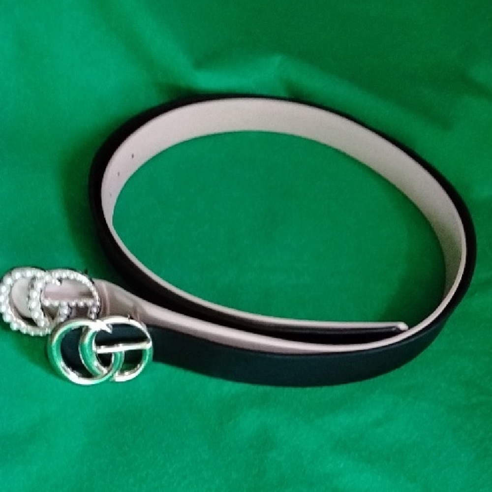 Sleek Silver and Black Belt for Stylish Accessorizing